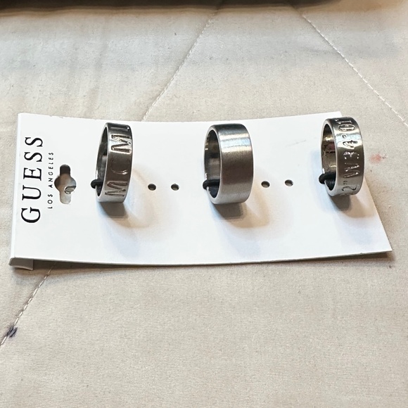 Guess Los Angeles, Roman Ring Set of 3 silver rings - Picture 7 of 13